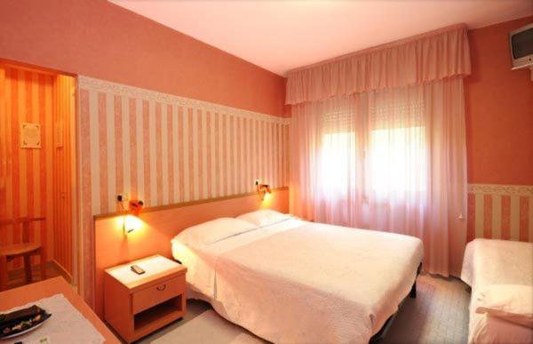 Hotel Manuela Cinquale Pokoj fotografie
