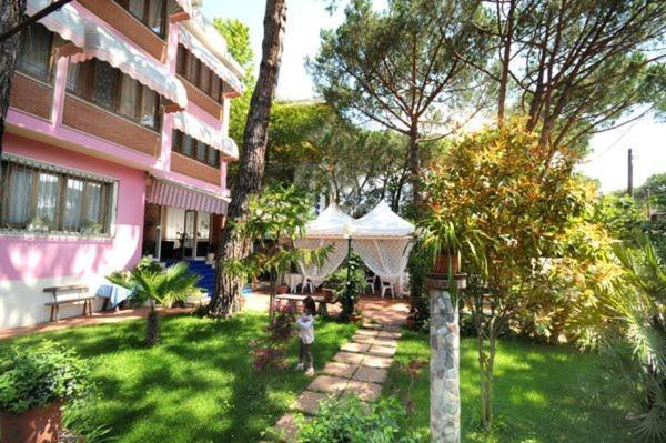 Hotel Manuela Cinquale Exteriér fotografie